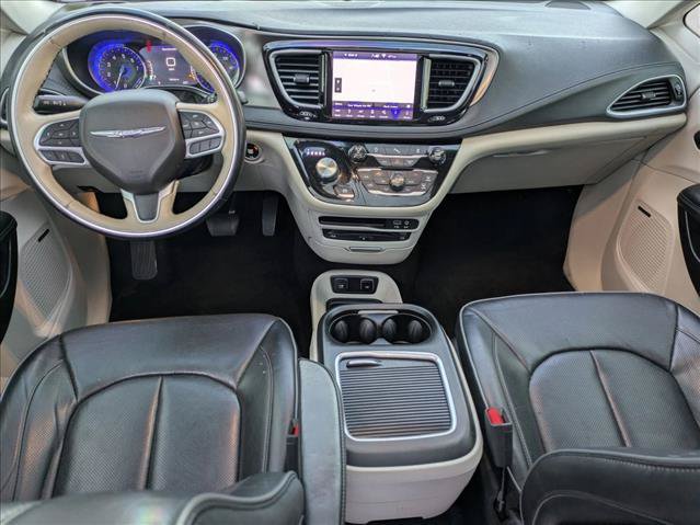 Used 2018 Chrysler Pacifica Limited FWD image 17