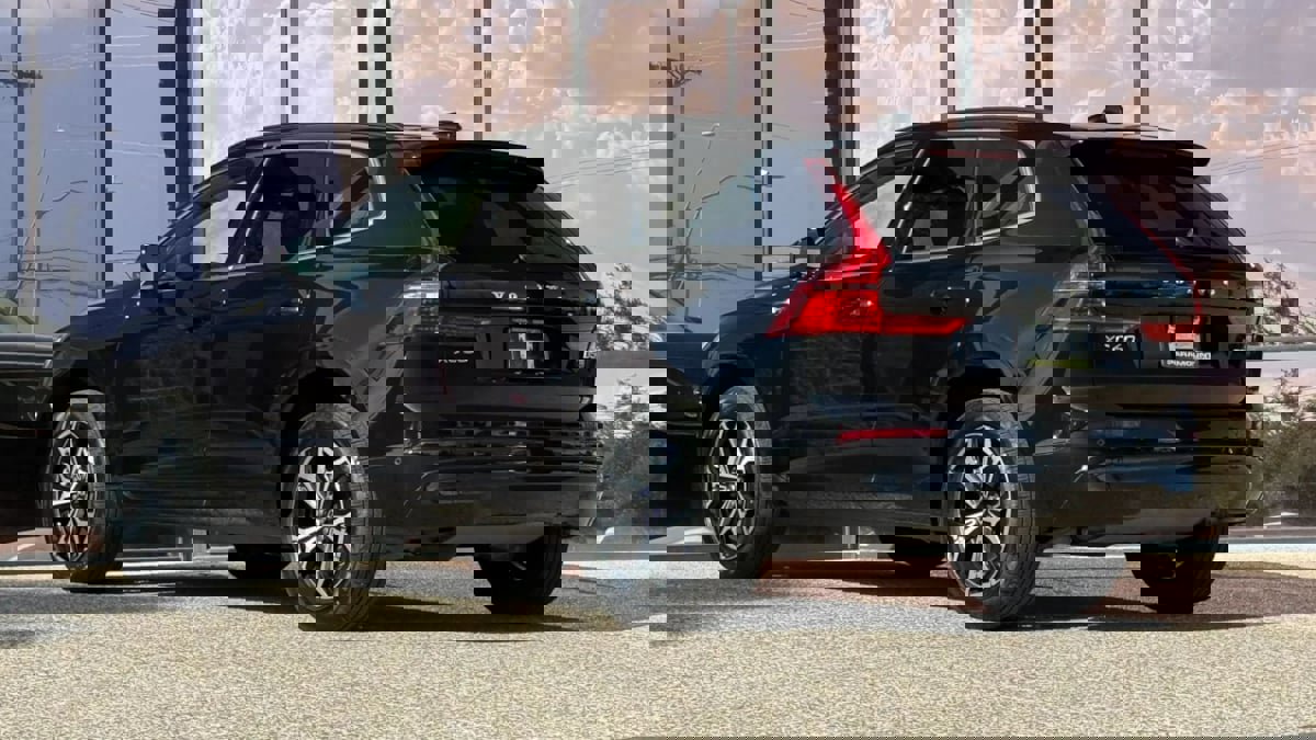 Used 2022 Volvo XC60 B5 Momentum image 7