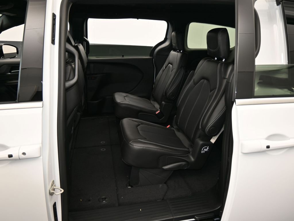New 2026 Chrysler Pacifica Select image 25