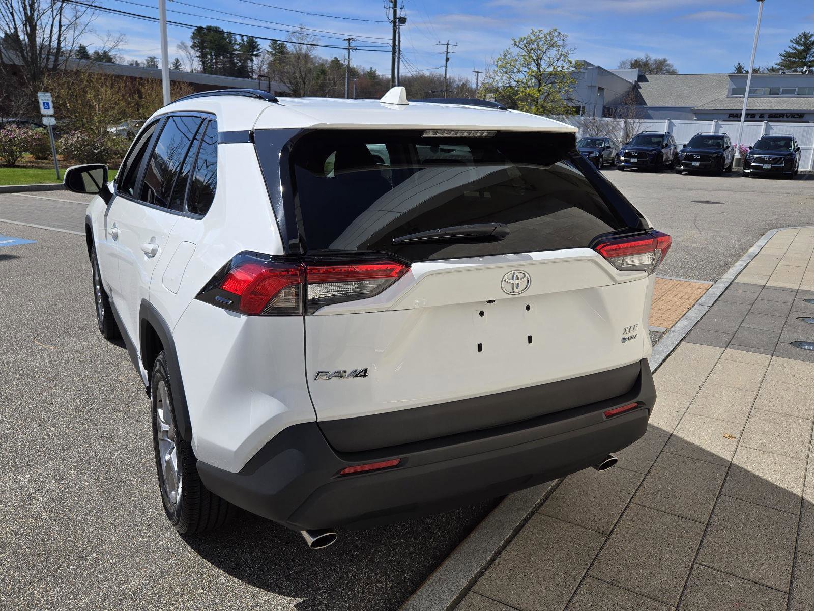 Used 2025 Toyota RAV4 XLE AWD/4WD image 11
