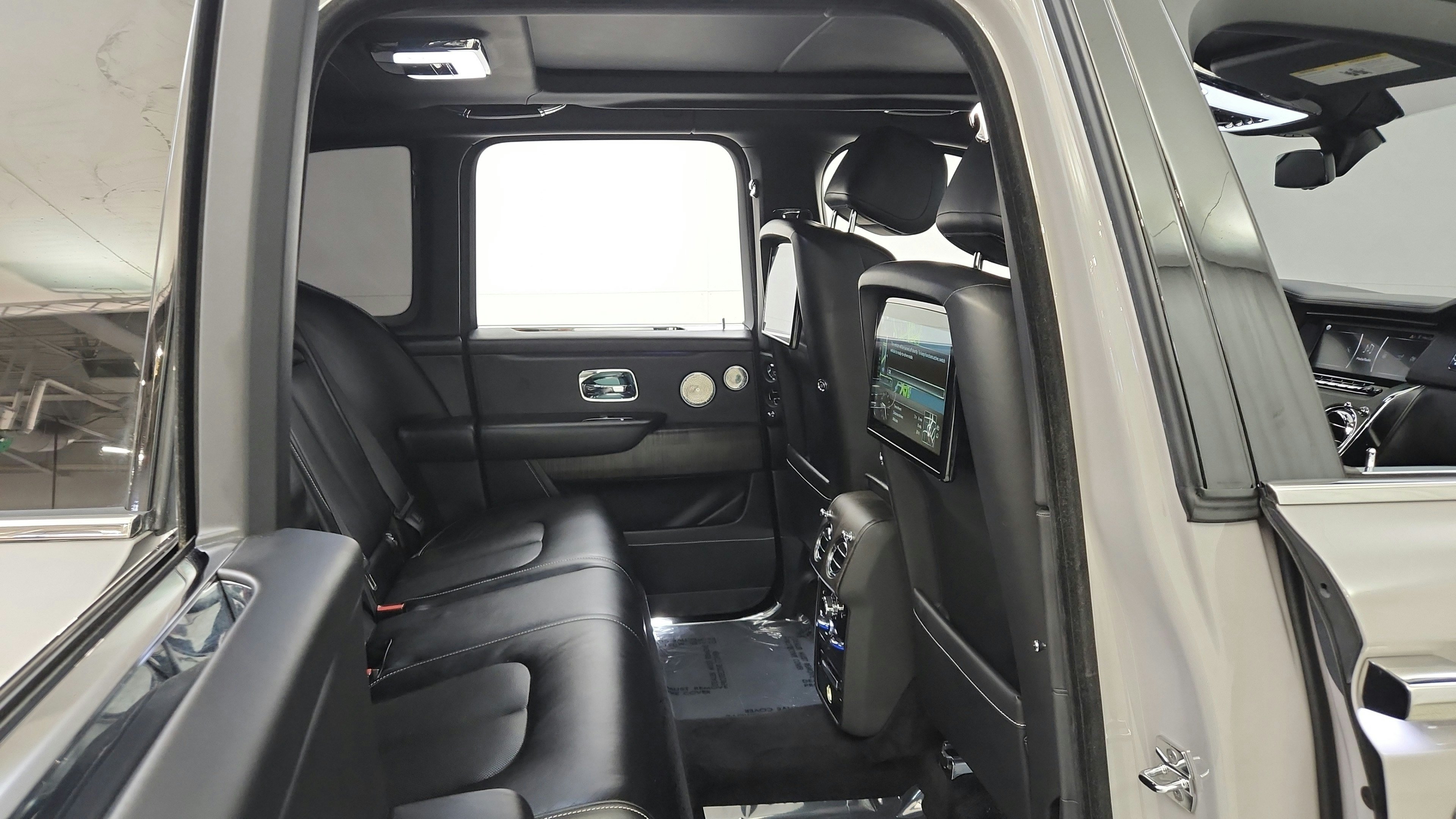 Used 2021 Rolls-Royce Cullinan AWD/4WD image 28