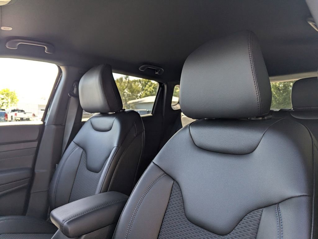 New 2026 Jeep Compass Latitude image 11