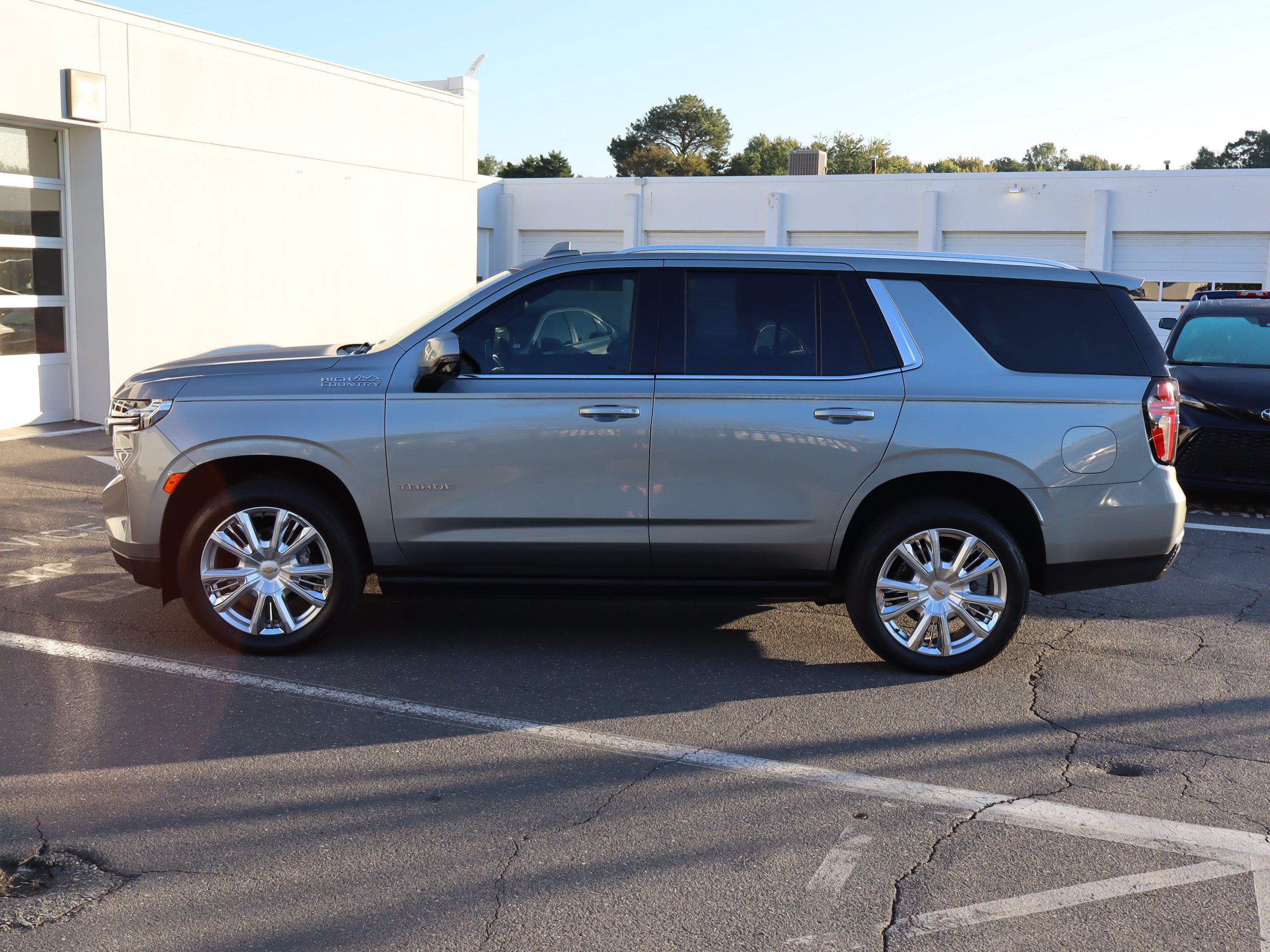 Used 2024 Chevrolet Tahoe High Country RWD image 7