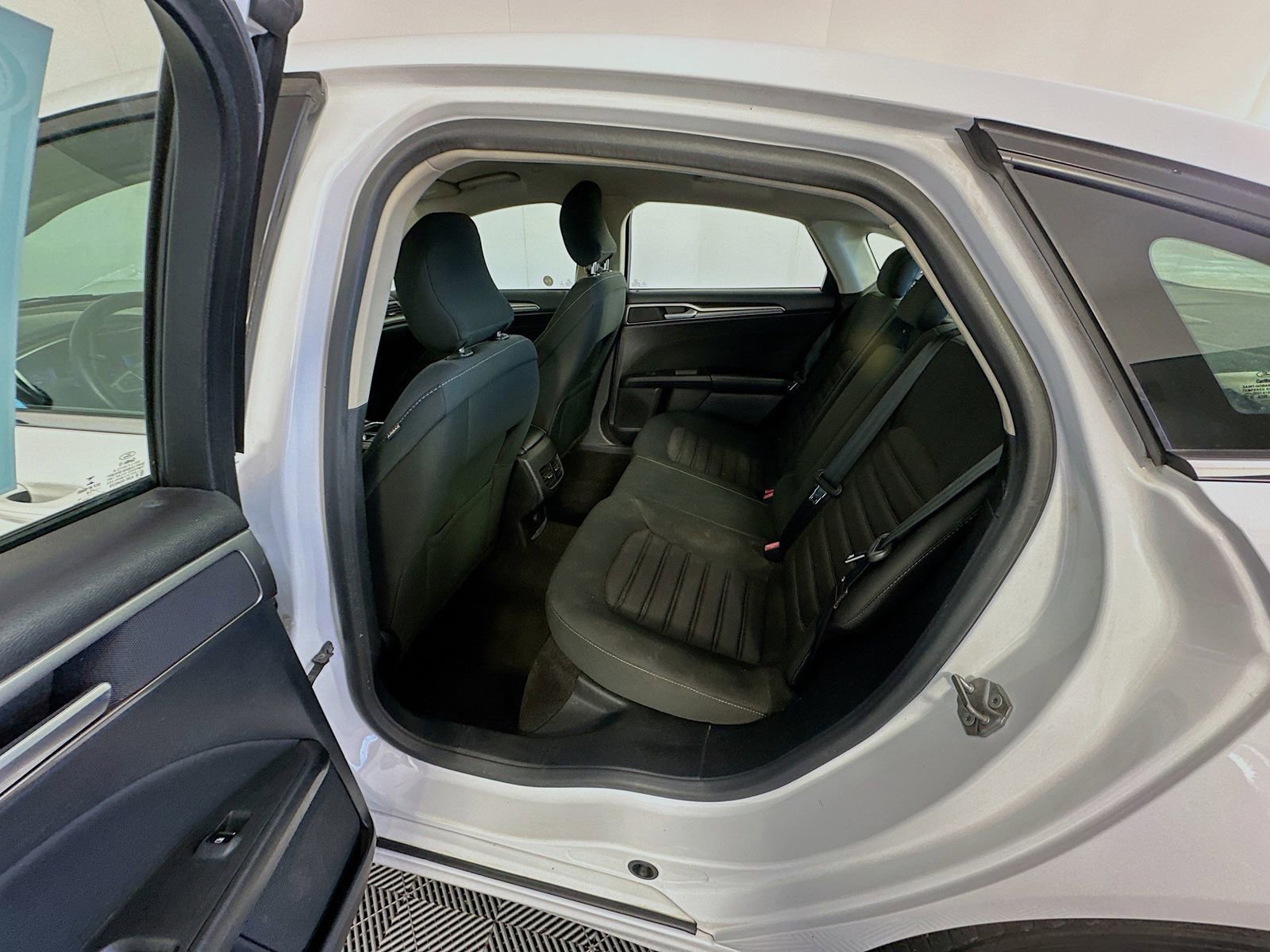 Used 2019 Ford Fusion SE FWD image 23