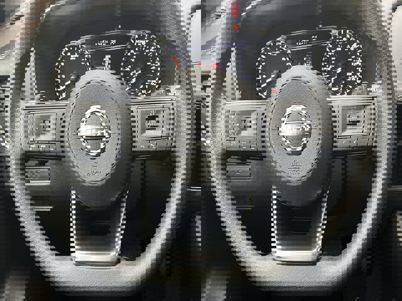 Used 2023 Nissan Rogue S image 11