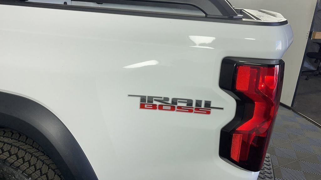 New 2025 Chevrolet Colorado Trail Boss w/ Midnight Edition image 34