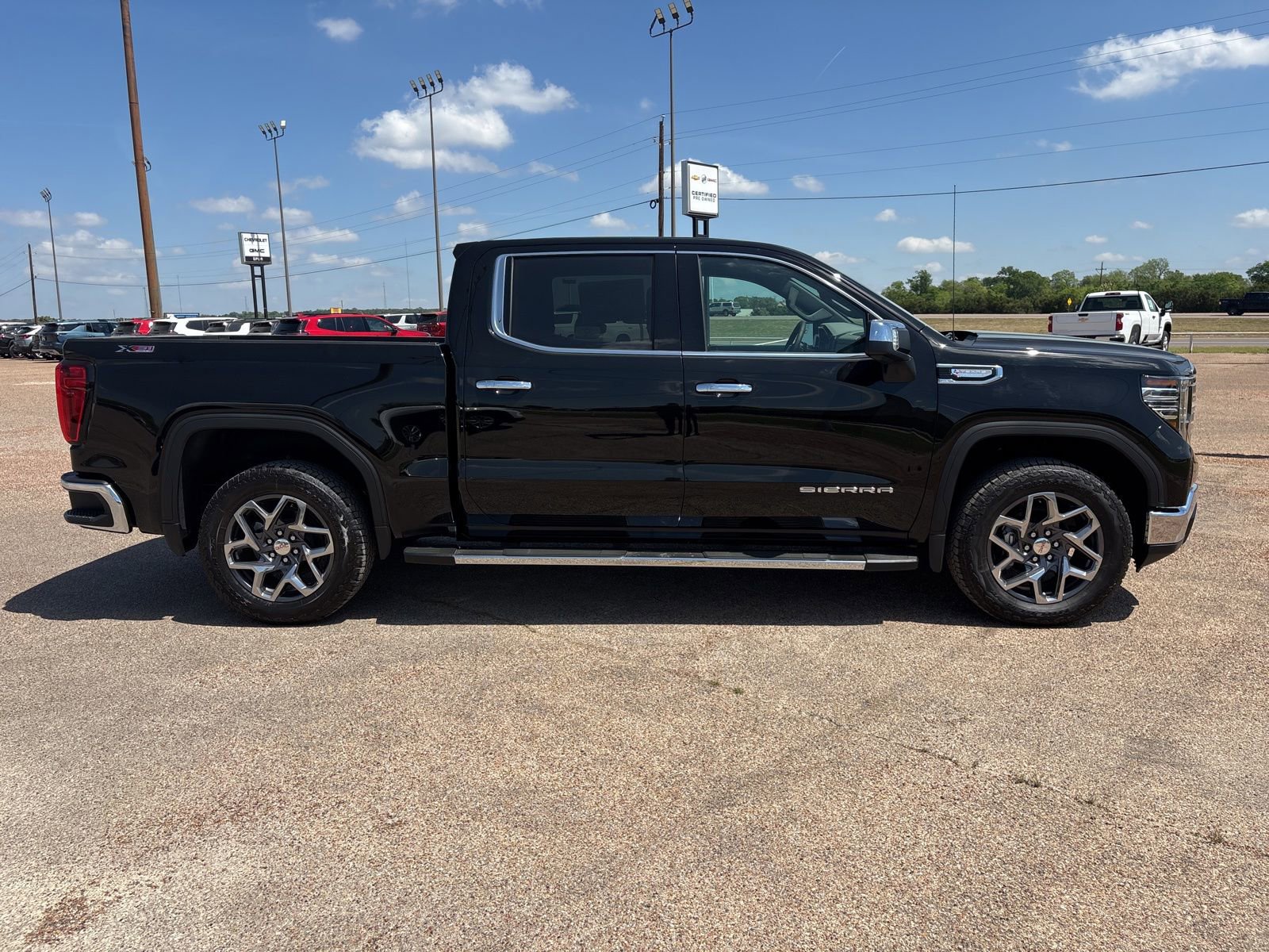 New 2026 GMC Sierra 1500 SLT image 7