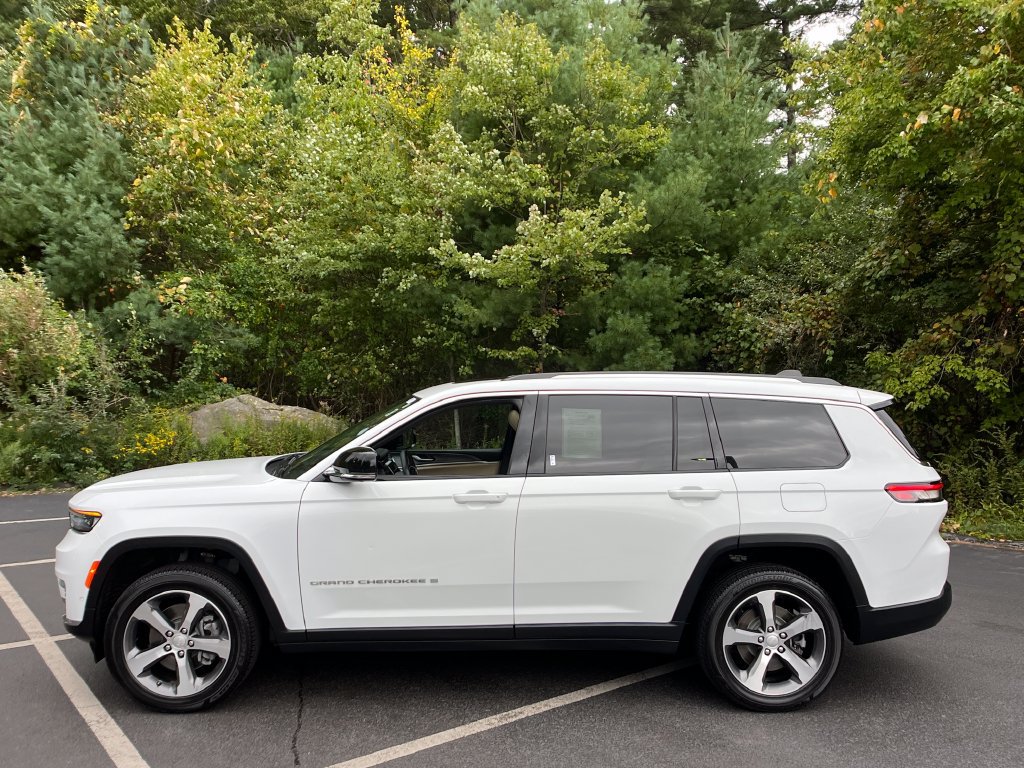 Used 2023 Jeep Grand Cherokee L Limited w/ Luxury Tech Group II AWD/4WD image 2