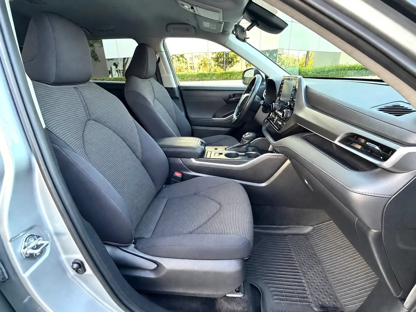 Used 2021 Toyota Highlander L FWD image 10