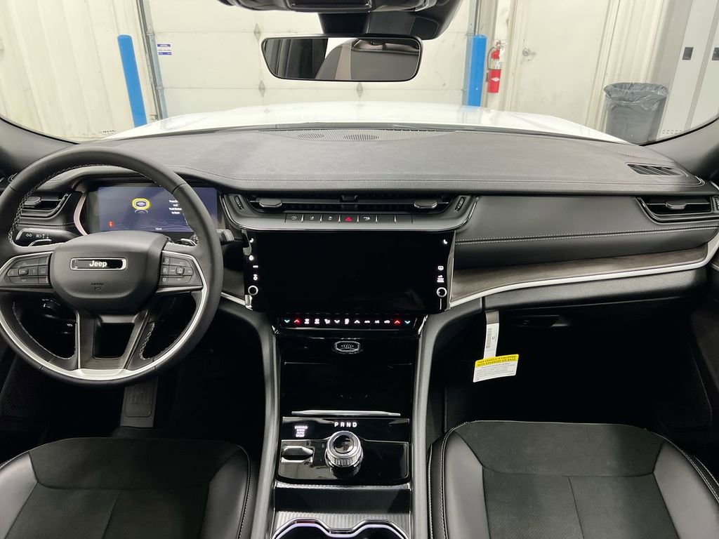 New 2026 Jeep Grand Cherokee 4WD image 10