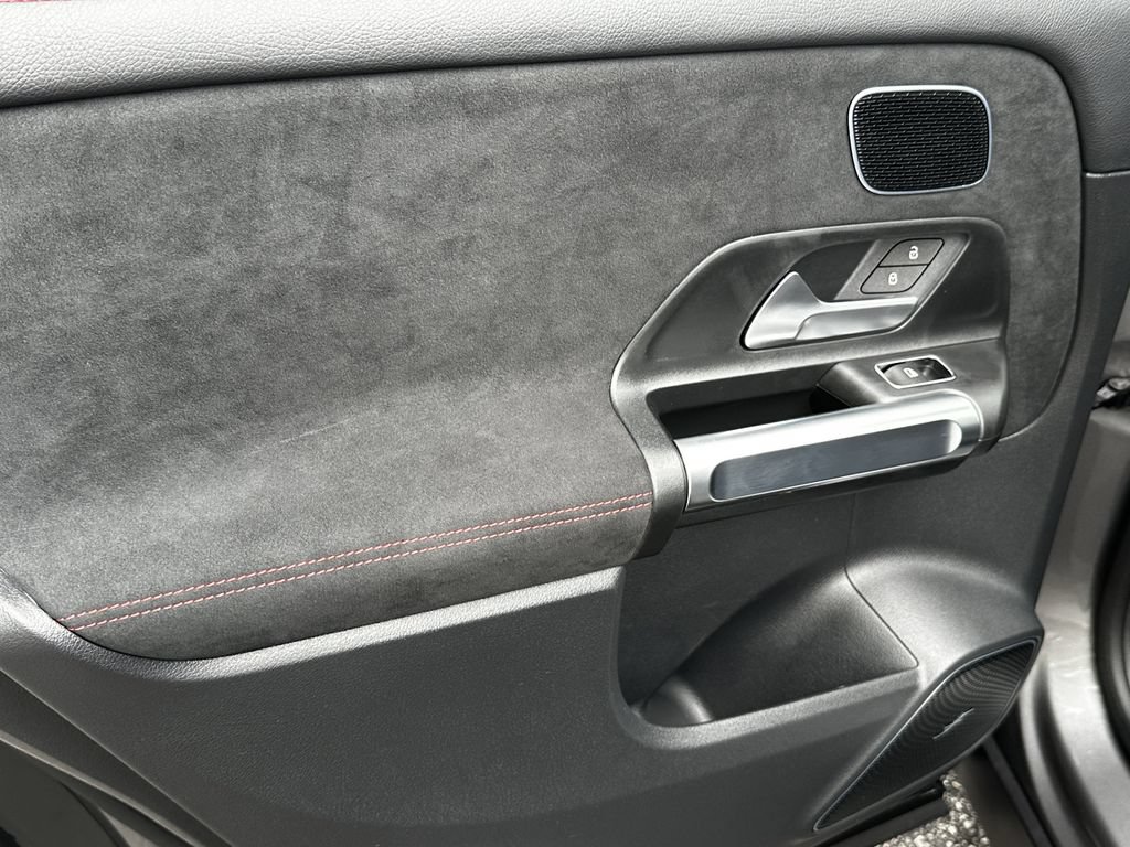 Certified 2025 Mercedes-Benz GLB 250 image 25