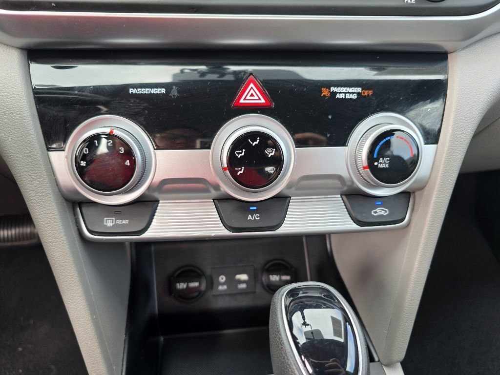 Used 2019 Hyundai Elantra SE image 21