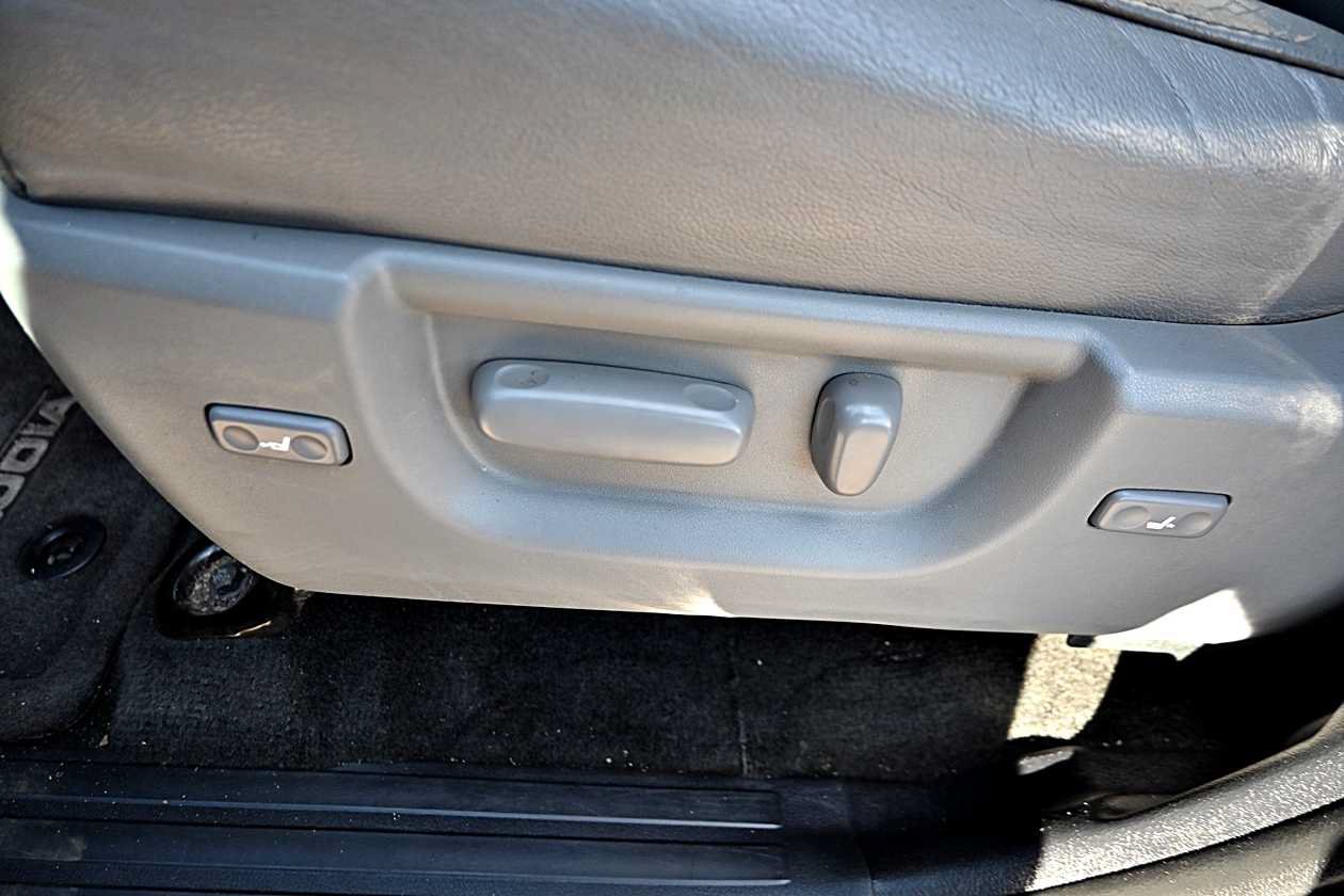 Used 2013 Toyota Sequoia Platinum AWD/4WD image 24
