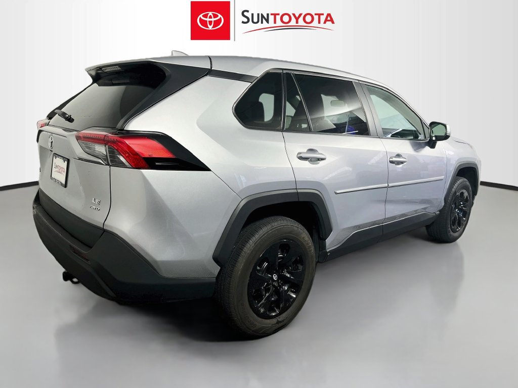 Used 2023 Toyota RAV4 LE AWD/4WD image 3