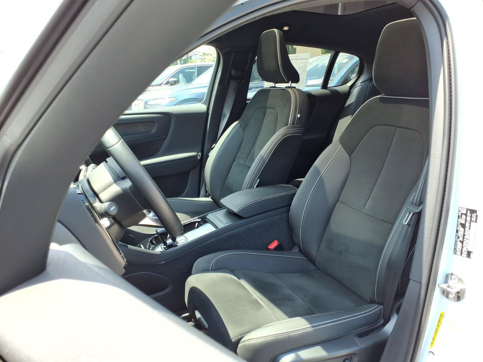 Certified 2023 Volvo C40 P8 Recharge Ultimate AWD/4WD image 3