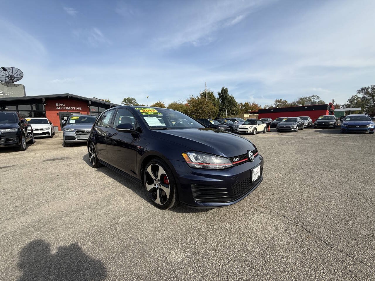 Used 2017 Volkswagen GTI SE FWD image 3