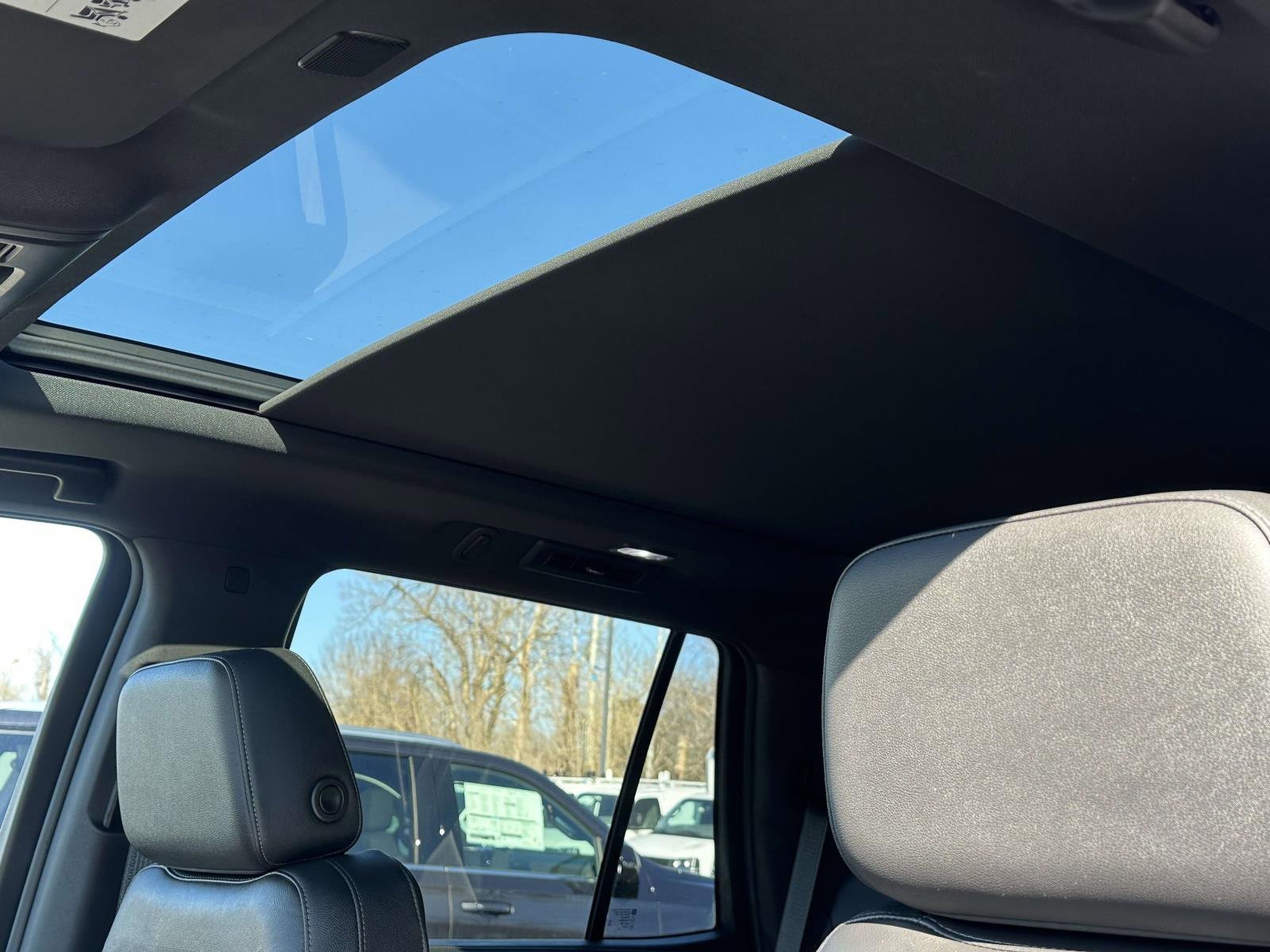 Used 2021 Chevrolet Tahoe Z71 w/ Z71 Off-Road Package image 9