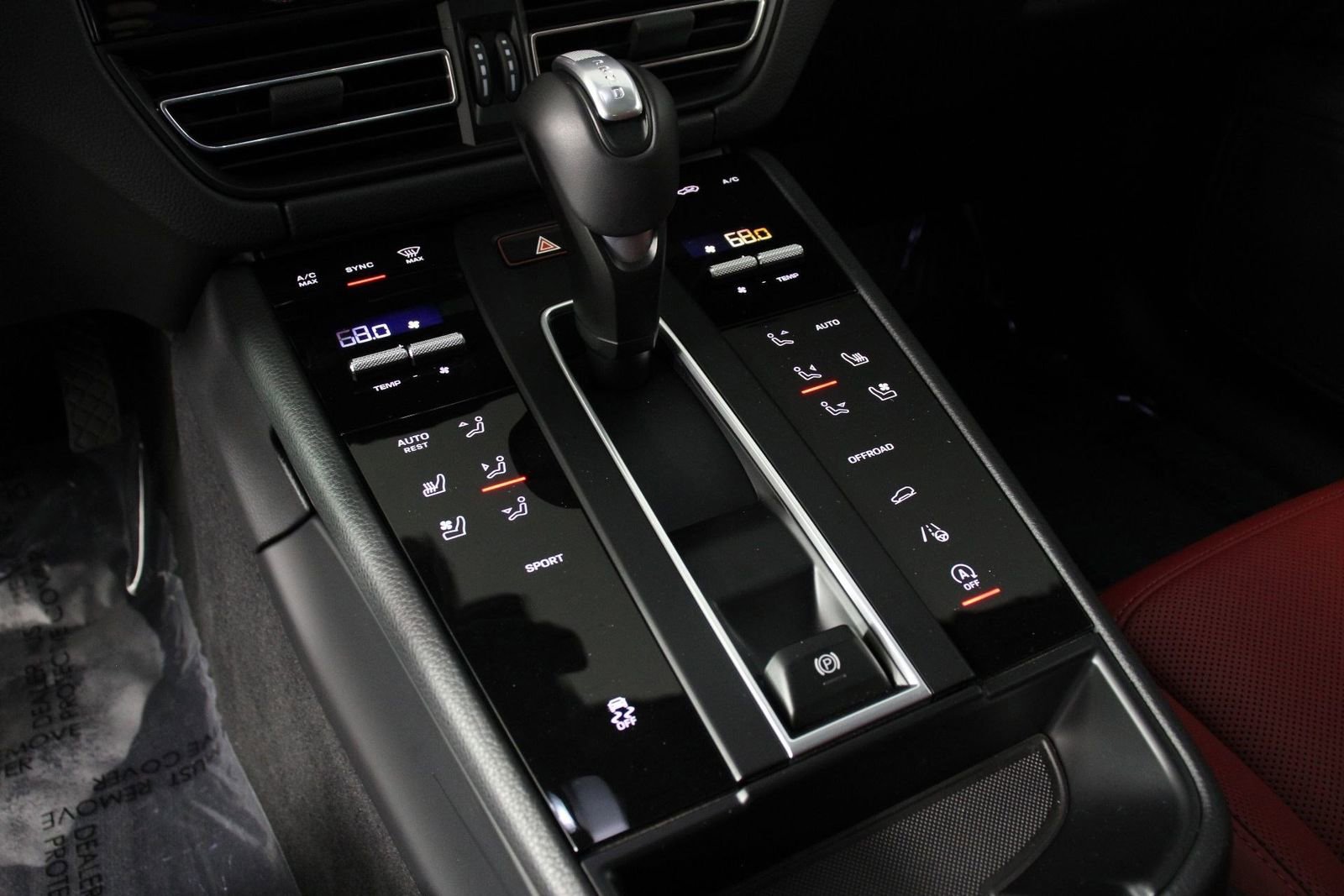 Certified 2025 Porsche Macan image 18