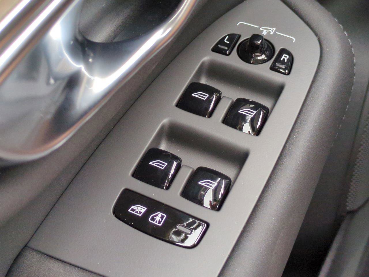 New 2026 Volvo XC90 B5 Plus image 23