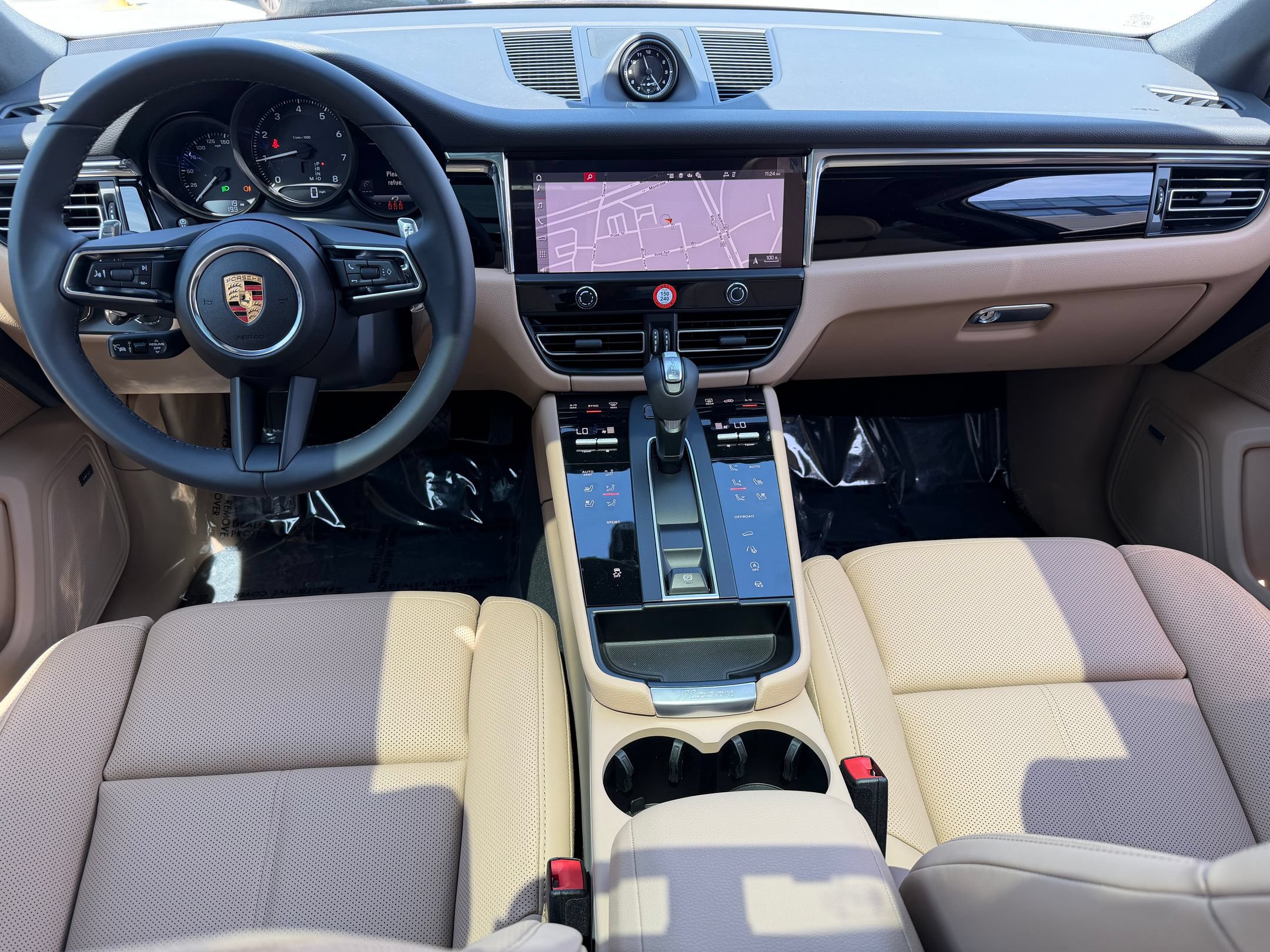 Used 2026 Porsche Macan AWD/4WD image 21