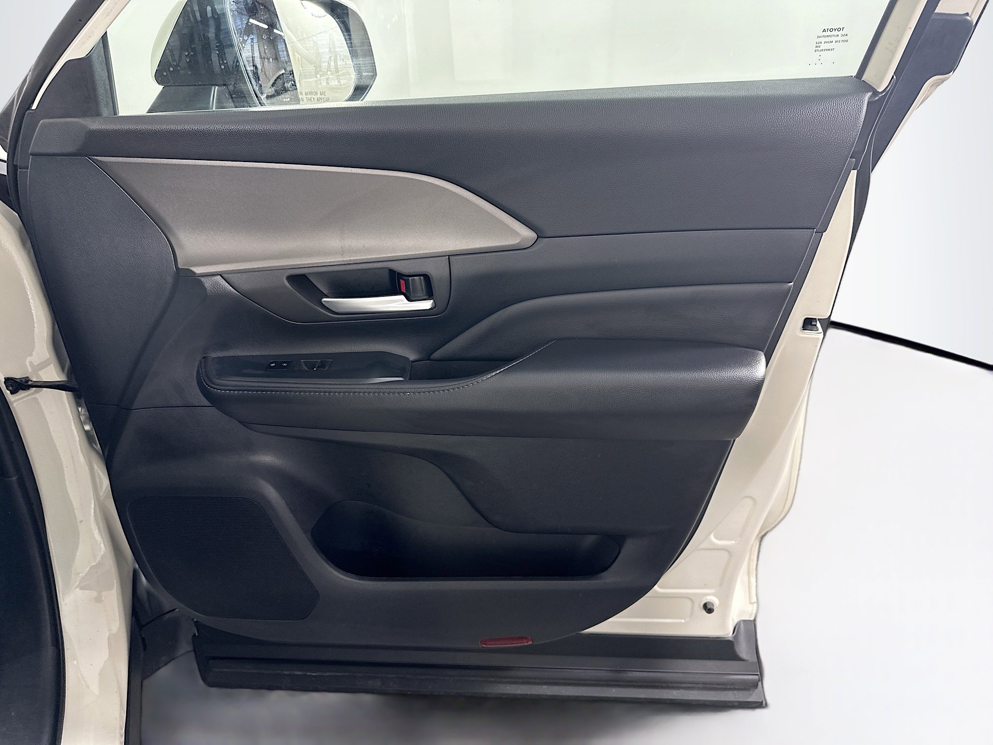 Used 2024 Toyota Grand Highlander XLE image 35