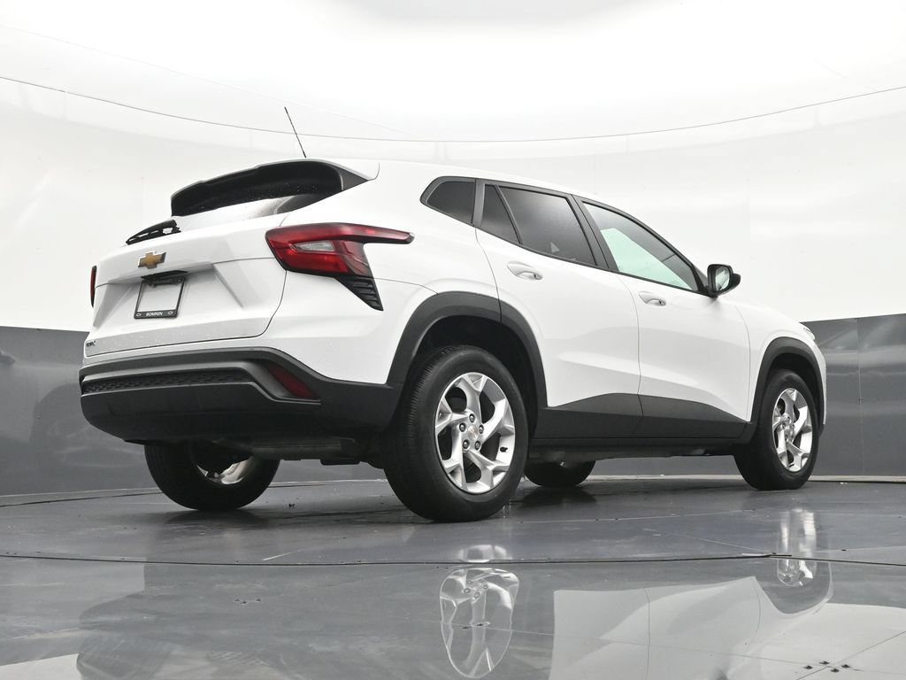 Used 2024 Chevrolet Trax LS w/ LS Convenience Package FWD image 27
