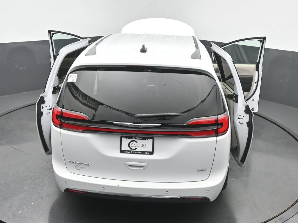 Used 2023 Chrysler Pacifica Touring-L AWD/4WD image 72