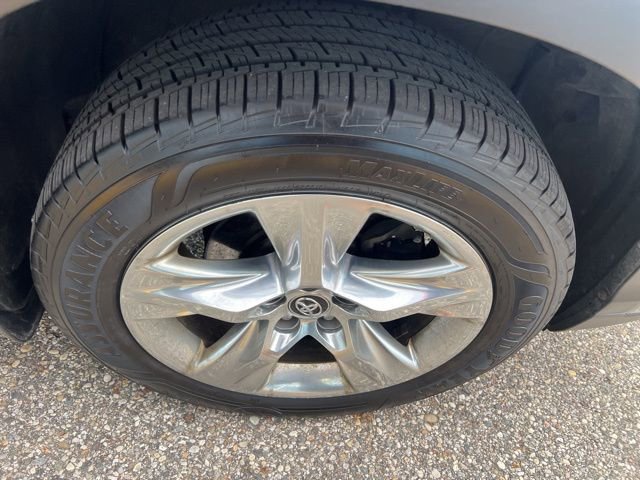 Used 2019 Toyota Highlander Limited AWD/4WD image 4