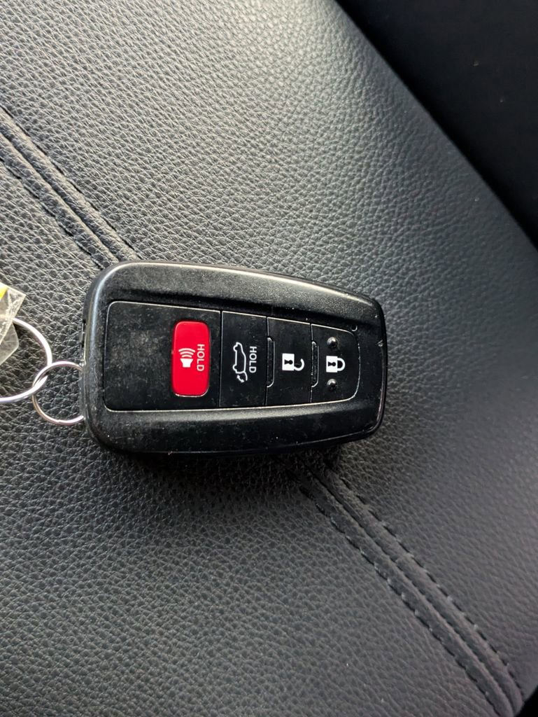 Used 2019 Toyota RAV4 XSE AWD/4WD image 30