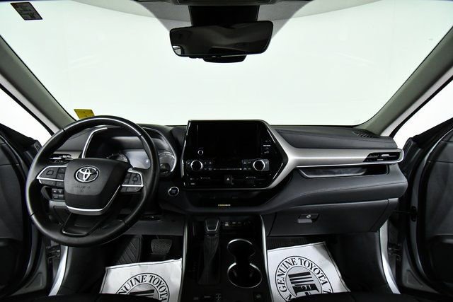 Used 2023 Toyota Highlander XLE image 18