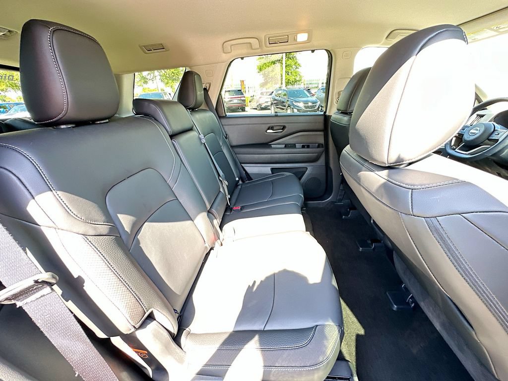 Used 2025 Nissan Pathfinder SL FWD image 27