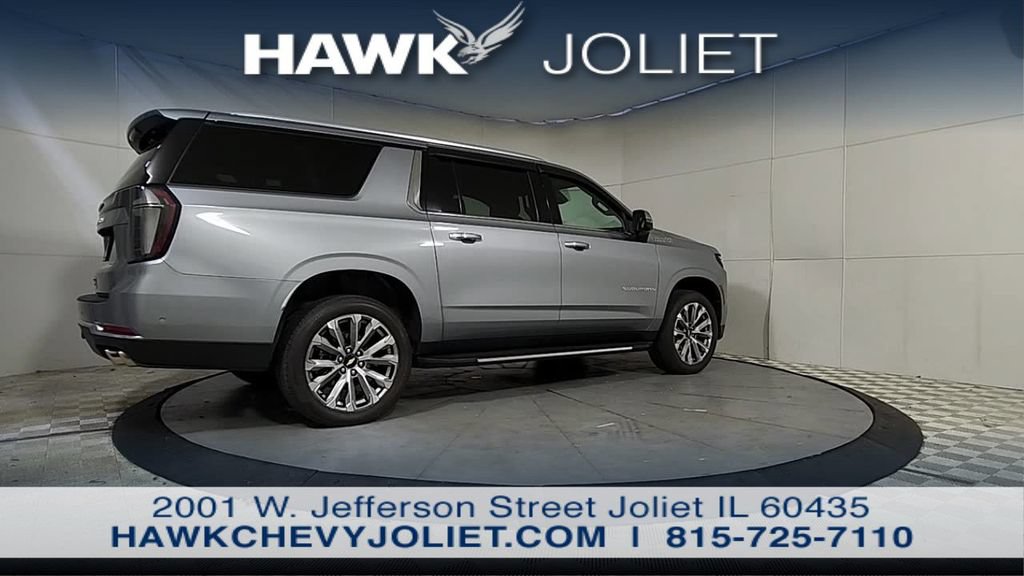 Used 2025 Chevrolet Suburban High Country AWD/4WD image 7