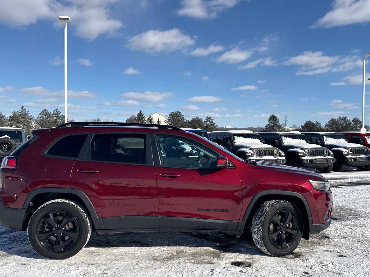 Used 2019 Jeep Cherokee Latitude Plus image 2