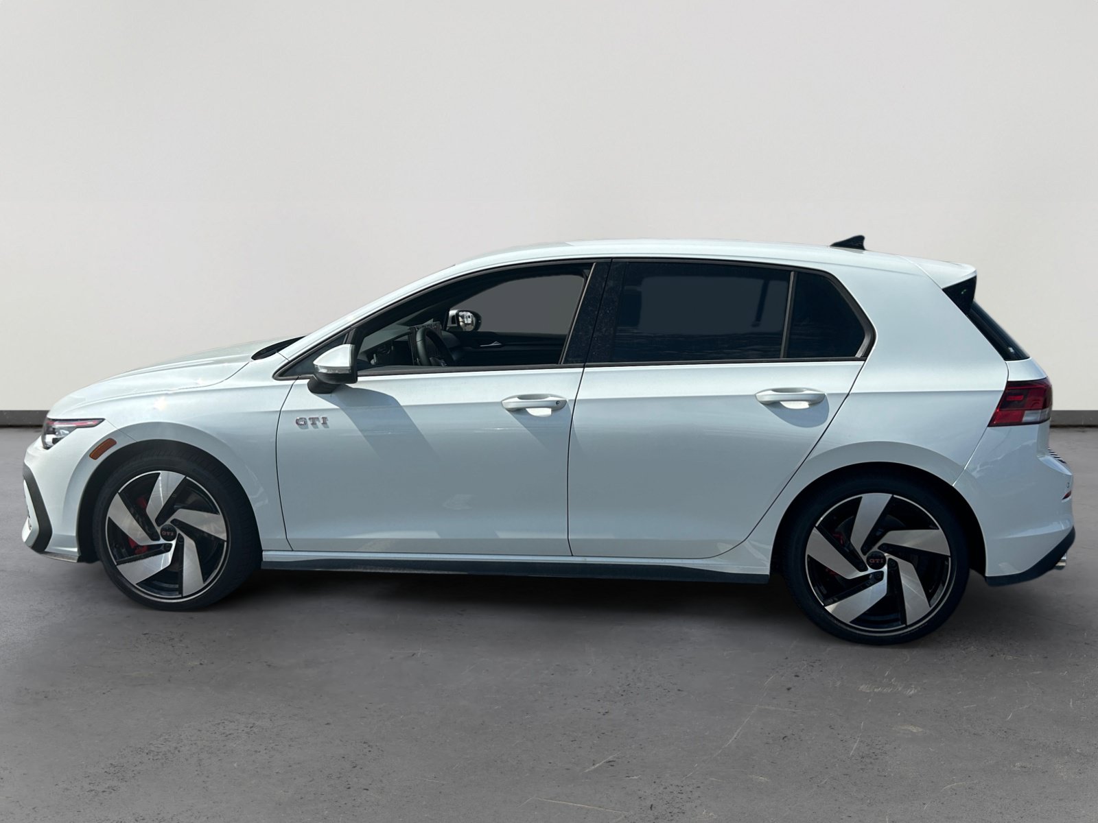 New 2026 Volkswagen Golf SE FWD image 2