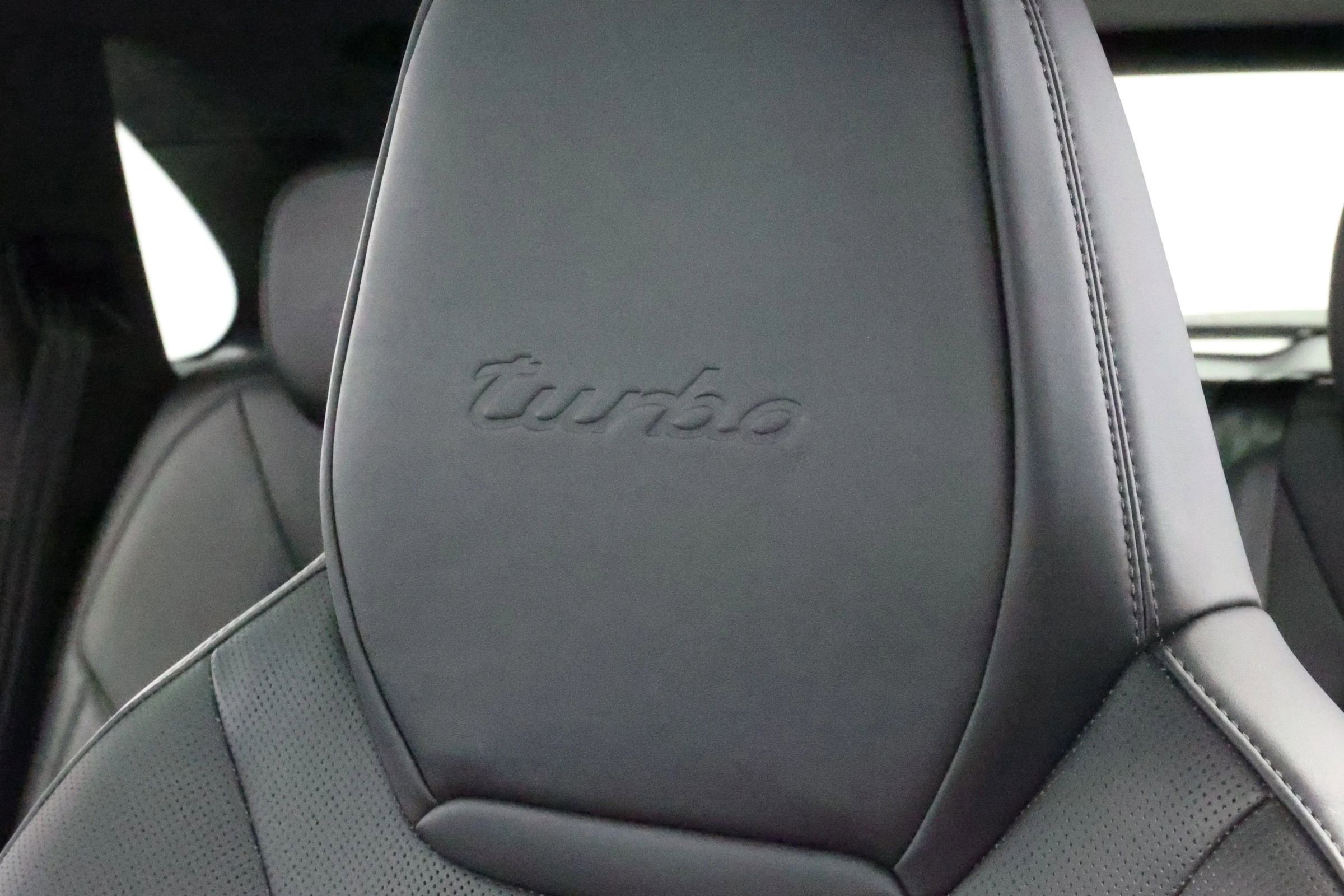 Used 2020 Porsche Cayenne Turbo image 22