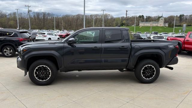 Used 2024 Toyota Tacoma TRD Off-Road AWD/4WD image 4
