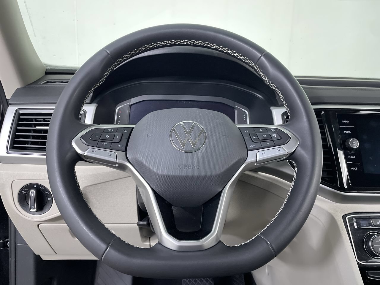 Used 2023 Volkswagen Atlas SEL AWD/4WD image 14