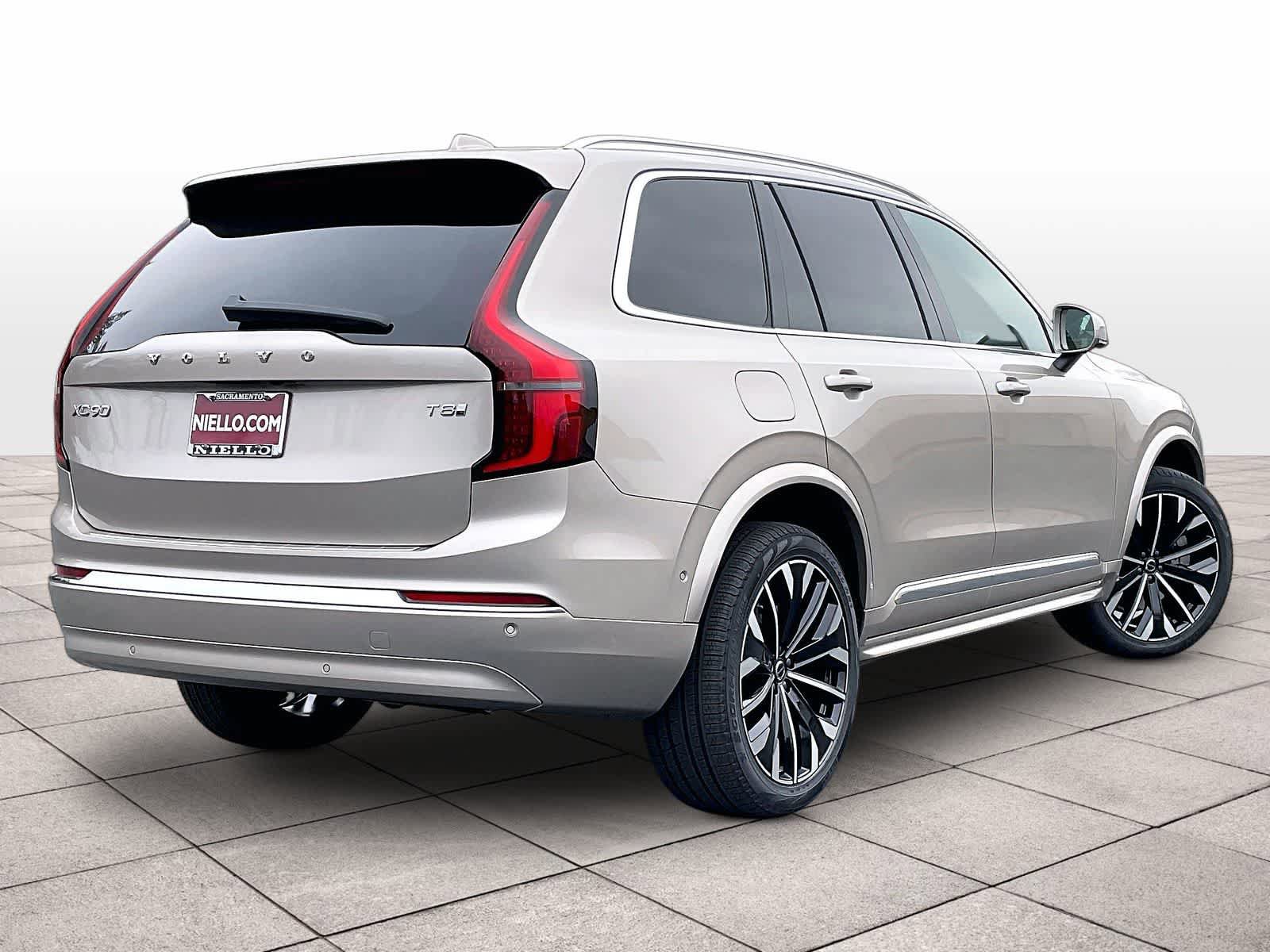 New 2026 Volvo XC90 T8 Plus w/ Protection Package Premier AWD/4WD image 4