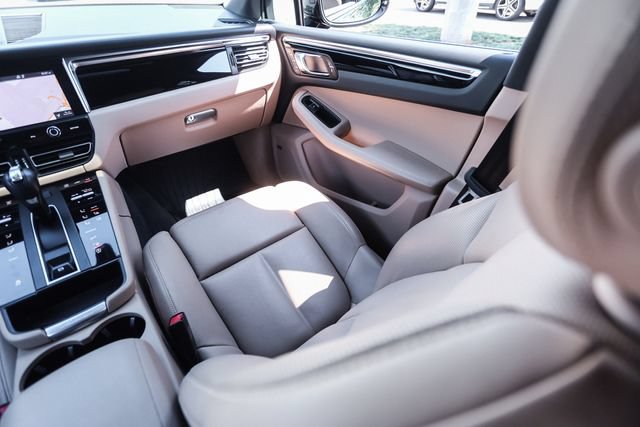 Used 2022 Porsche Macan AWD/4WD image 29