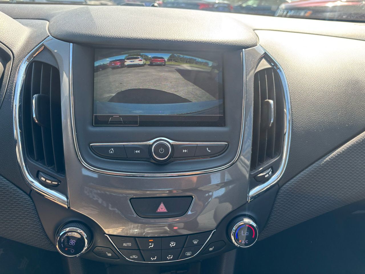 Used 2019 Chevrolet Cruze LT w/ Convenience Package image 12