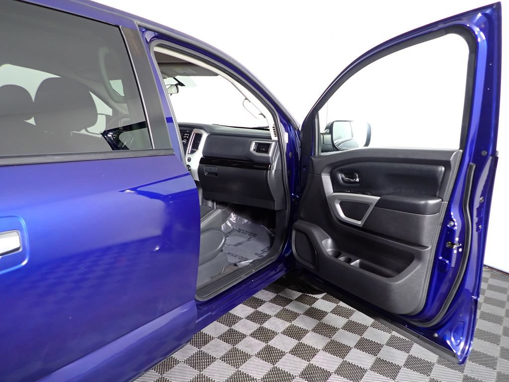 Used 2017 Nissan Titan SV RWD image 32