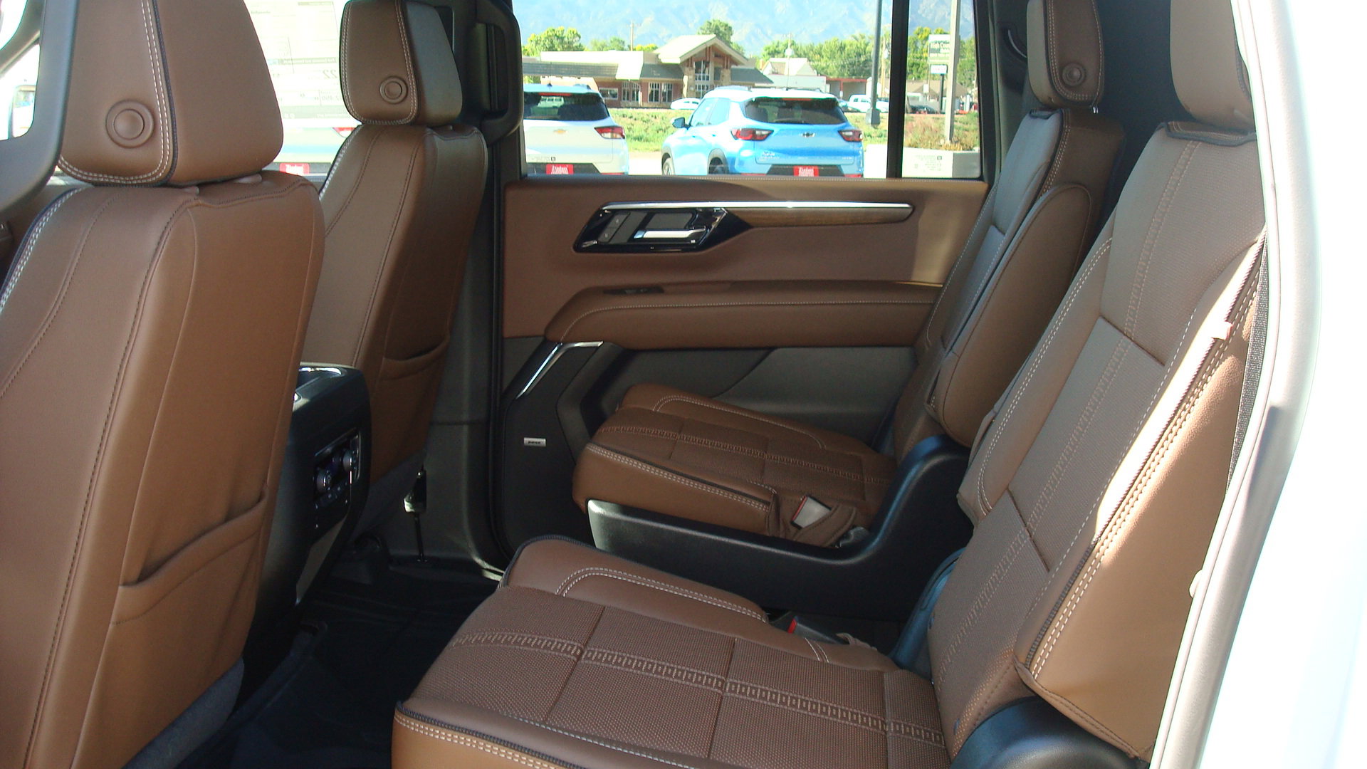 New 2026 Chevrolet Suburban High Country image 7