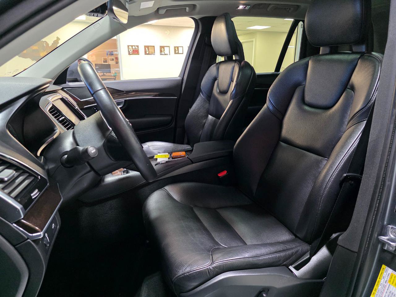 Used 2018 Volvo XC90 T6 Momentum w/ Convenience Package AWD/4WD image 15