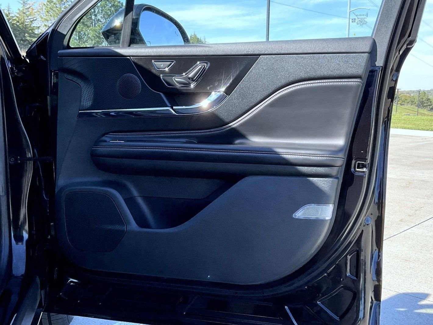 Certified 2024 Lincoln Corsair Reserve w/ Equipment Group 201A image 17