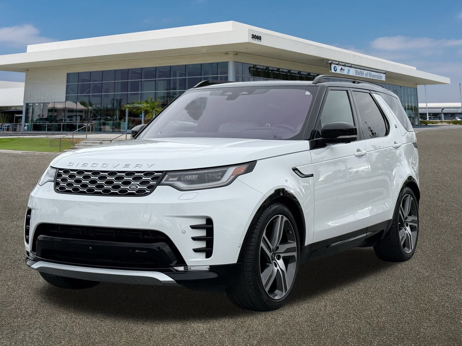 Used 2023 Land Rover Discovery Metropolitan Edition image 4