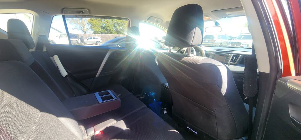 Used 2015 Toyota RAV4 LE image 18