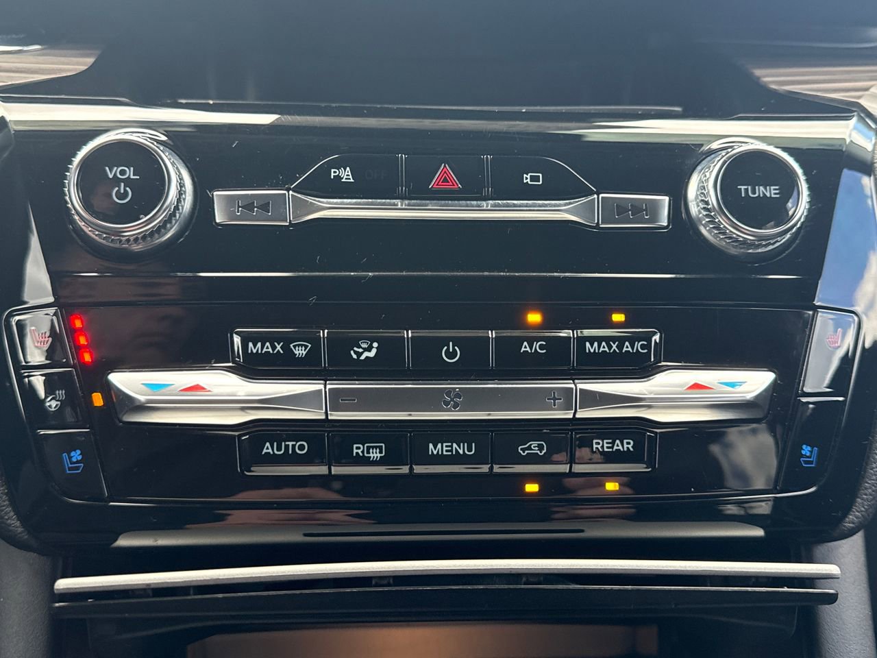 Used 2022 Ford Explorer Limited w/ Equipment Group 301A image 22