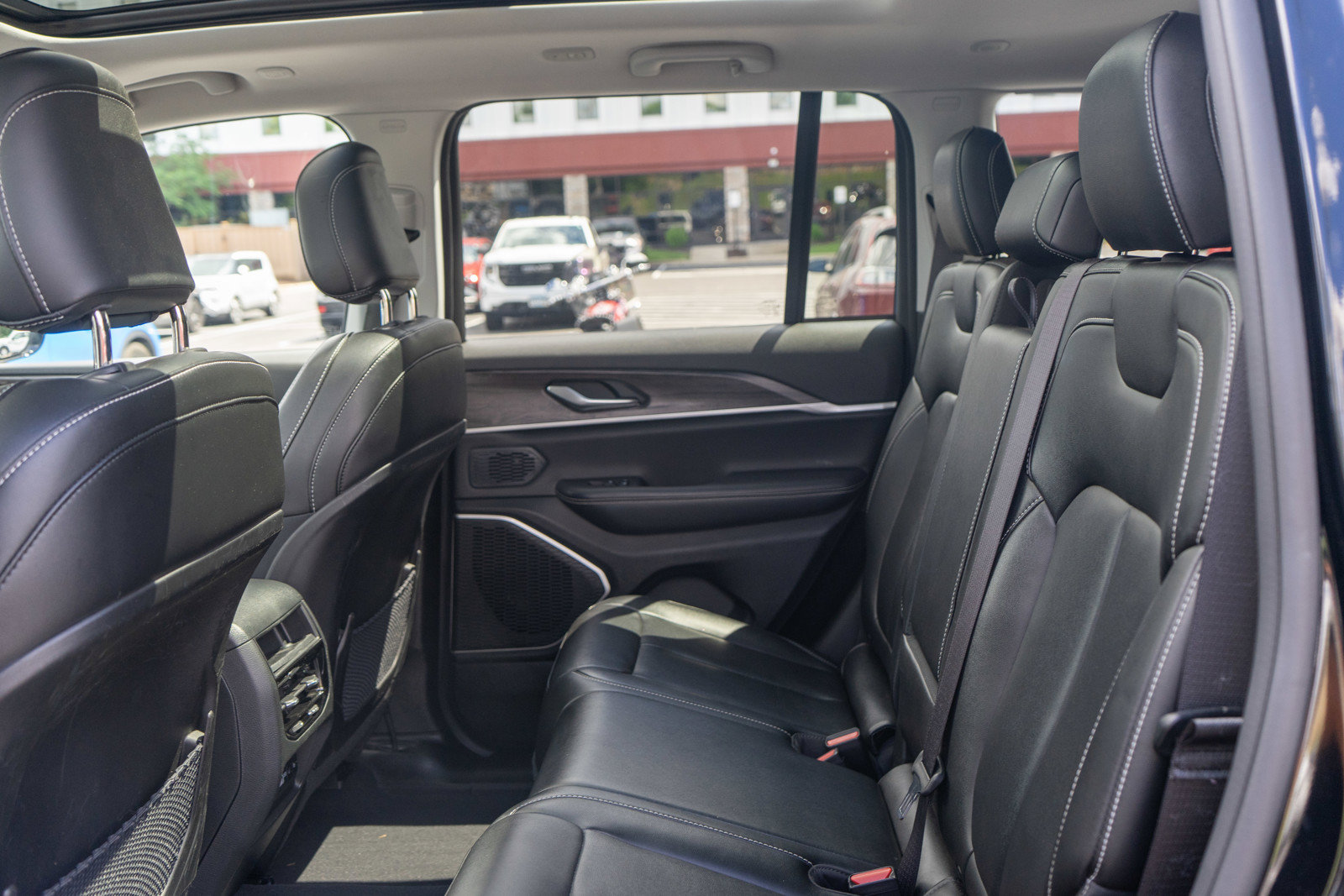 Used 2023 Jeep Grand Cherokee 4WD 4xe image 32