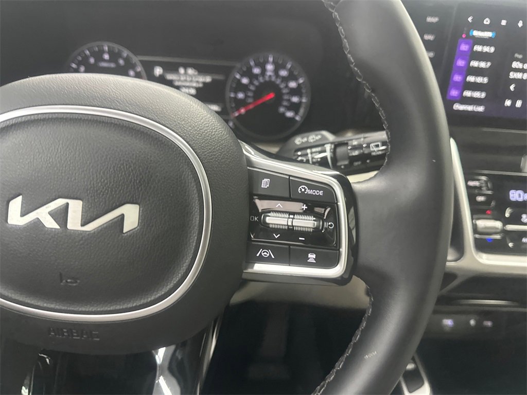 Used 2022 Kia Sorento EX w/ Panoramic Sunroof Package image 28