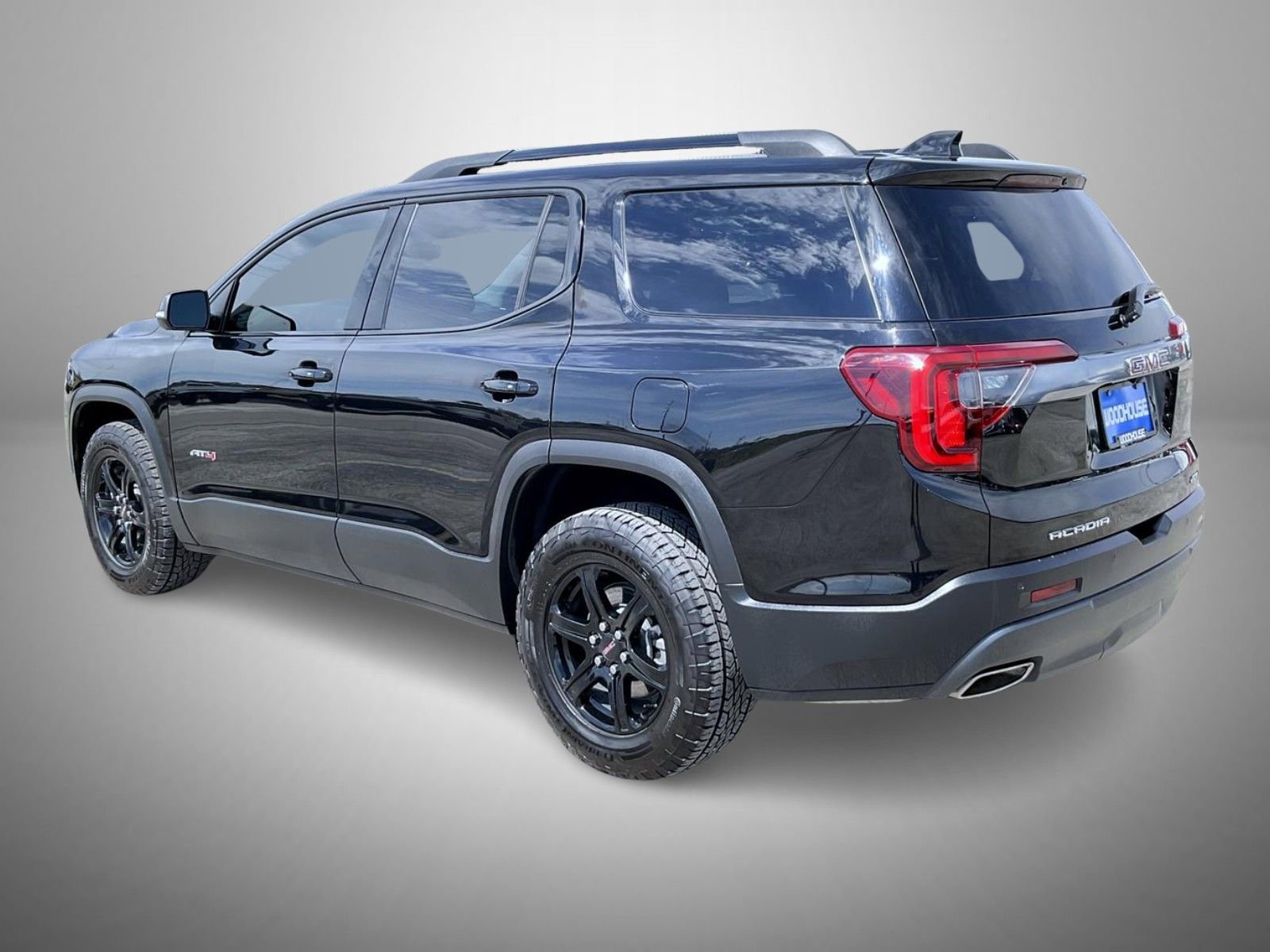 Used 2022 GMC Acadia AT4 w/ Technology Package image 7